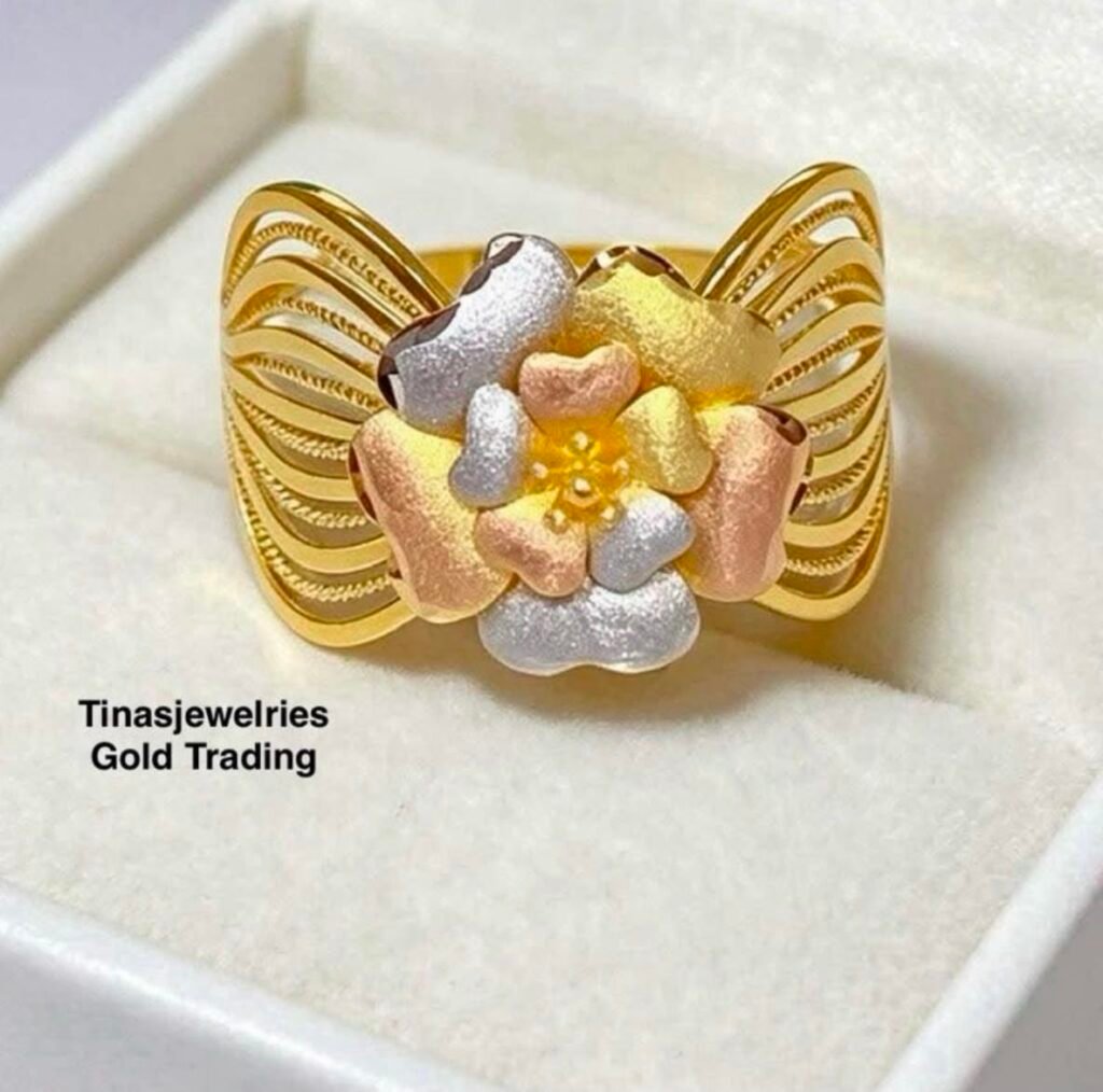 TJ18K PAWNABLE FLOWER TRICOLOR  RINGS